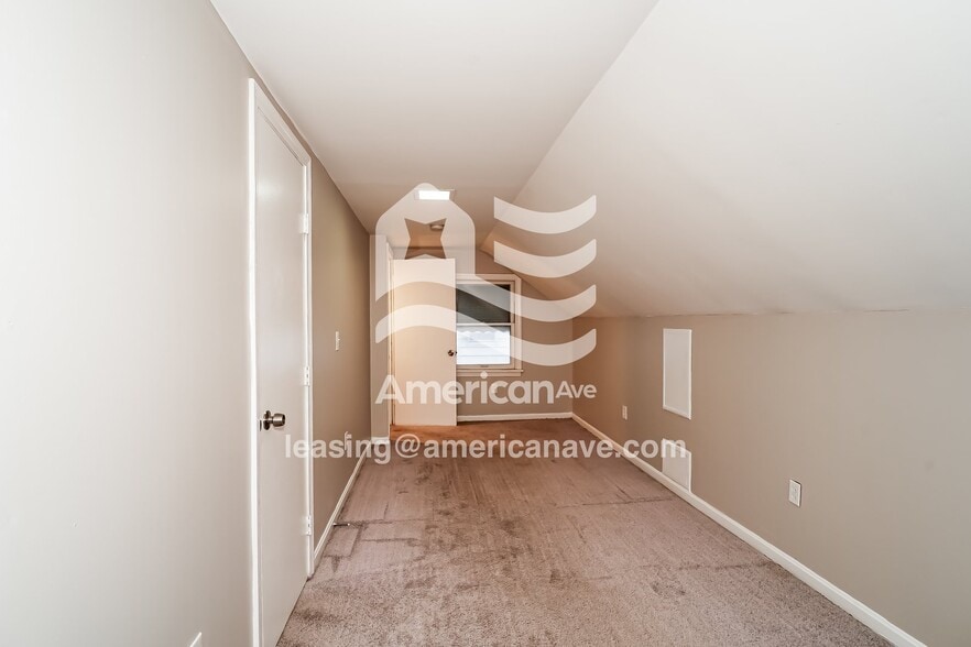 Building Photo - 14718 Reddington Ave