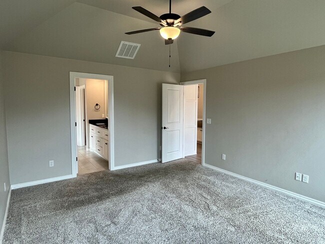 Building Photo - 4 Bed, 2 Bath NW Edmond Home in Deer Creek Schools