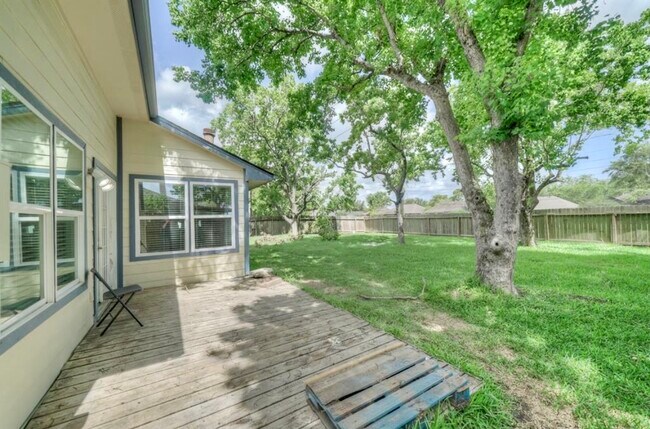 Building Photo - 2607 N Brompton Dr