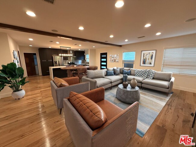 Primary Photo - 5757 Vesper Ave