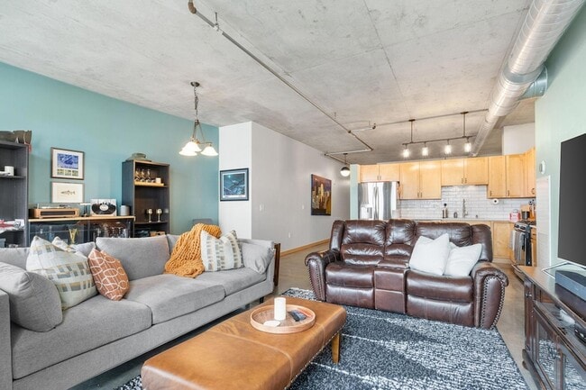 Building Photo - 720 N 4th St