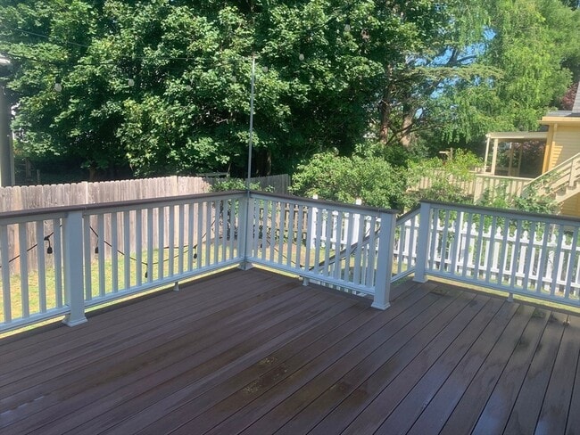 Building Photo - 90 Monument St