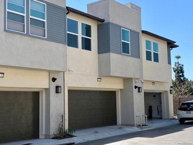 Building Photo - Luxury 3 br townhome Save up to $350 Each ...