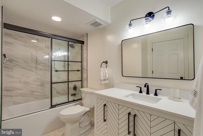 Building Photo - 203 Yoakum Pkwy