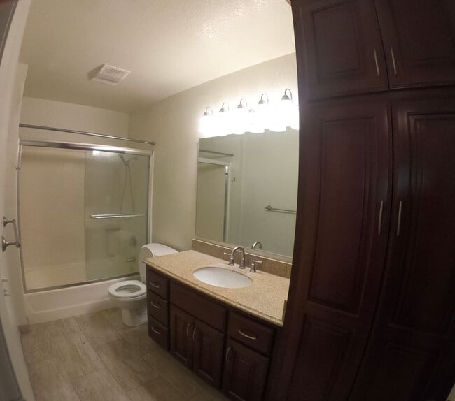 Building Photo - Centrally located Cambrian Park Condo