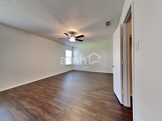 Building Photo - 5428 Kleberg Dr