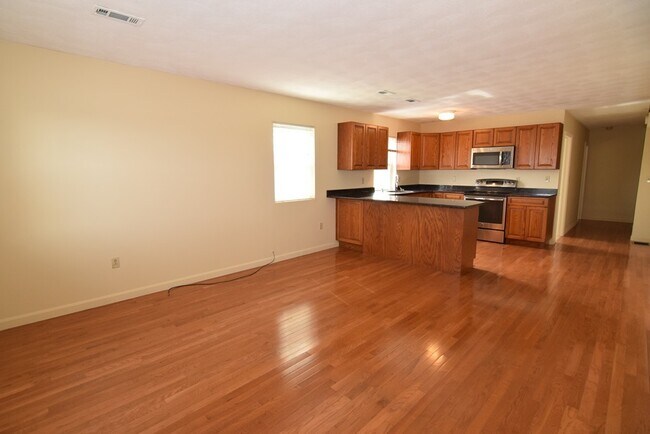 Building Photo - 877-879-879 Washington St