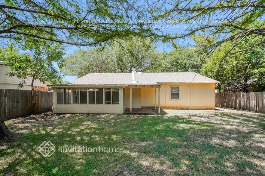Building Photo - 5205 Hideaway Ct
