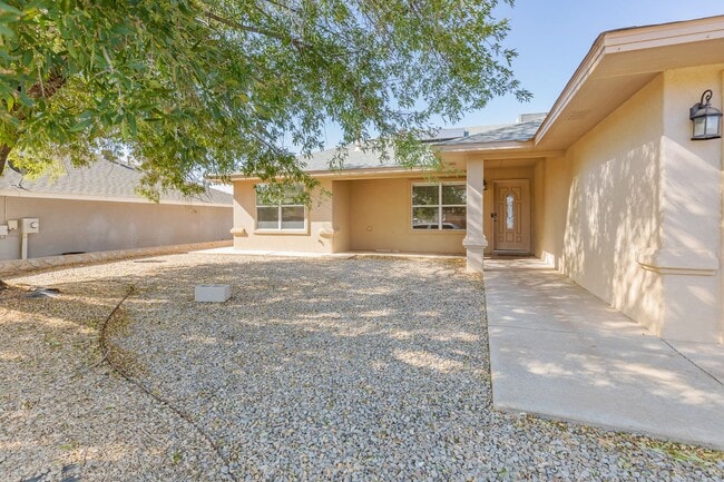 Building Photo - Beautiful Home W/Solar Panels