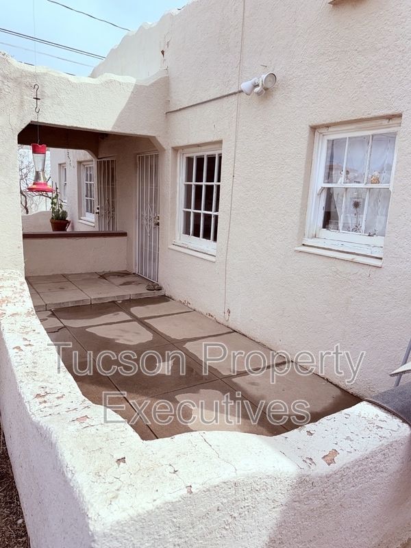 Building Photo - 1220 N Olsen Ave