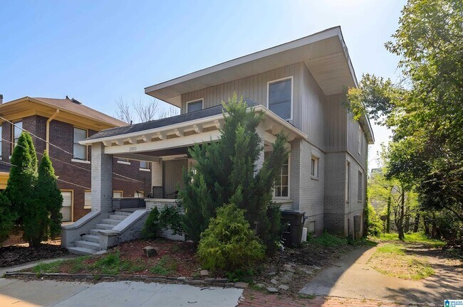 Building Photo - 2810 Rhodes Cir S