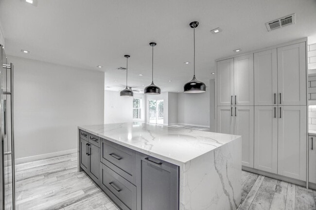 Building Photo - 6929 E Mariposa Dr