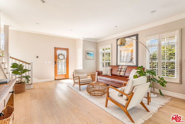 Building Photo - 3942 Glenridge Dr