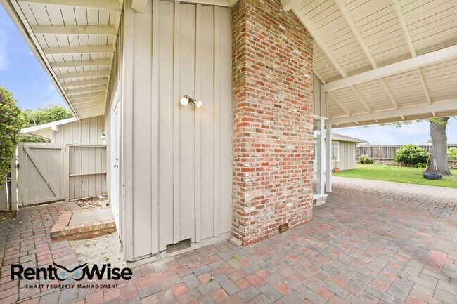 Building Photo - 536 W Hillsdale Blvd