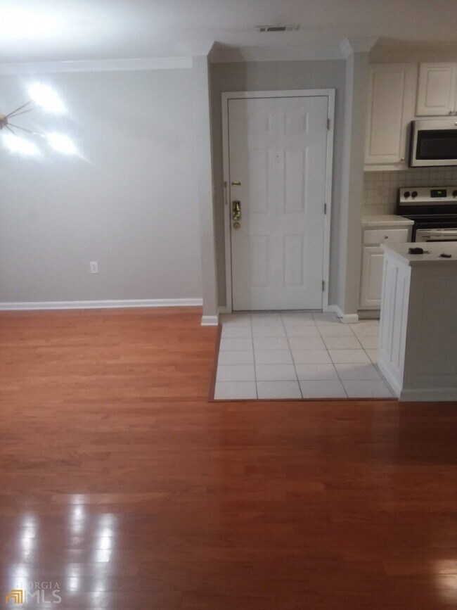 Building Photo - 4111 Pine Heights Dr NE