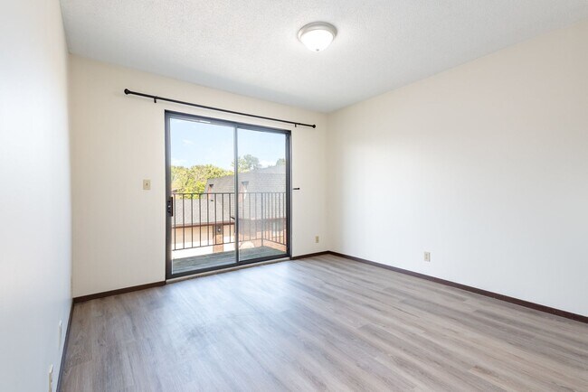 Building Photo - 1301 Springfield Dr