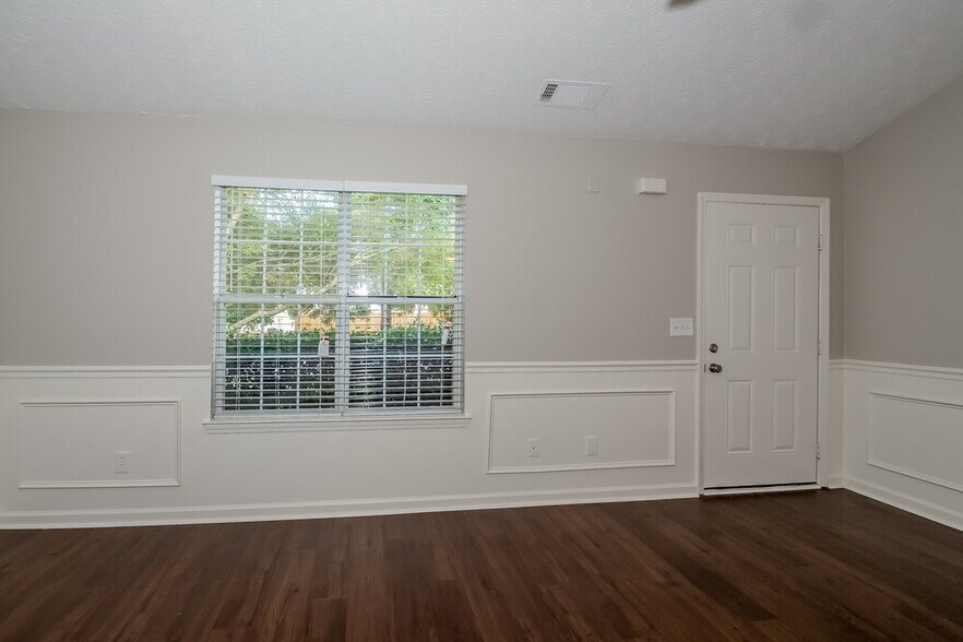 Building Photo - 5035 Yellow Pine Dr