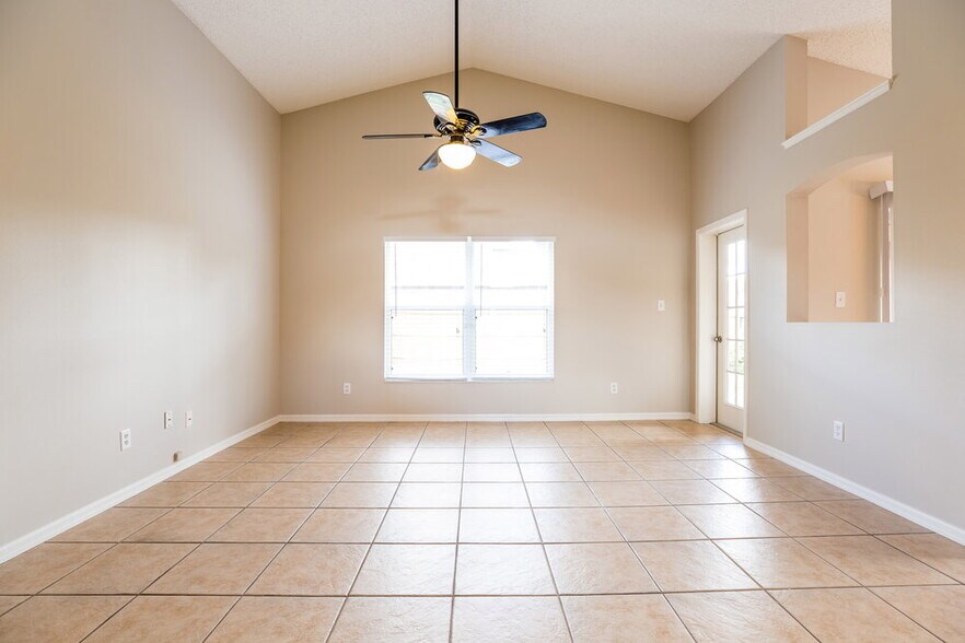 Building Photo - 2041 Bobtail Dr