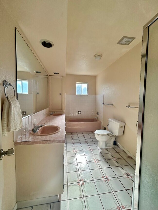 Building Photo - 3 Bedroom Home in Frederick - Available Now!