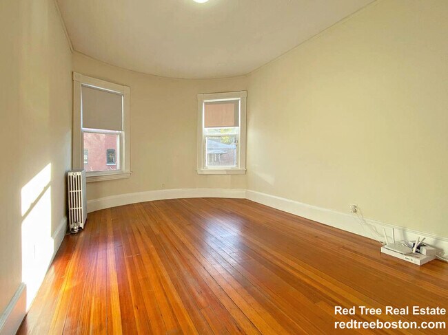 Building Photo - 1589 Beacon St