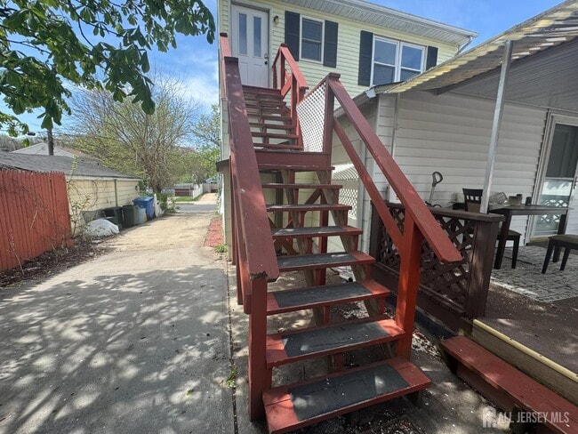 Building Photo - 9 Scott Ave