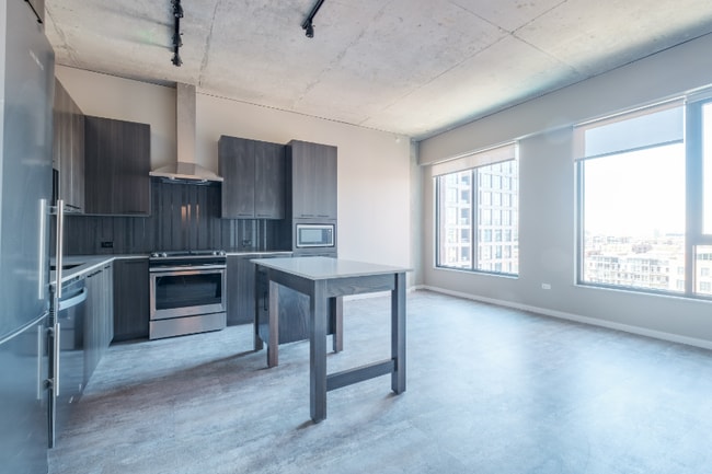 Building Photo - 32 N Sangamon St