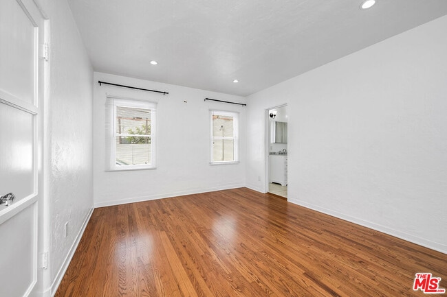 Building Photo - 601 Hayworth Ave