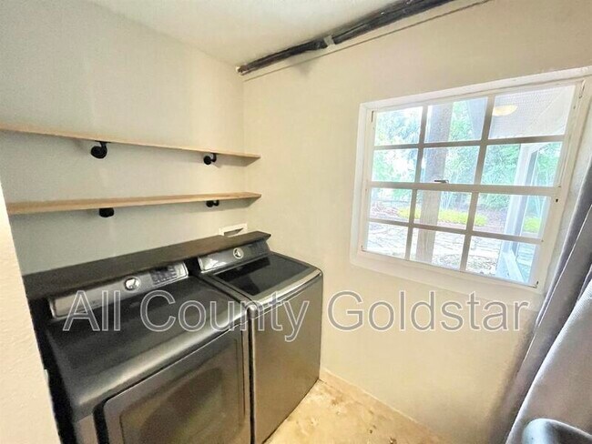 Building Photo - 13349 Buckett Cir