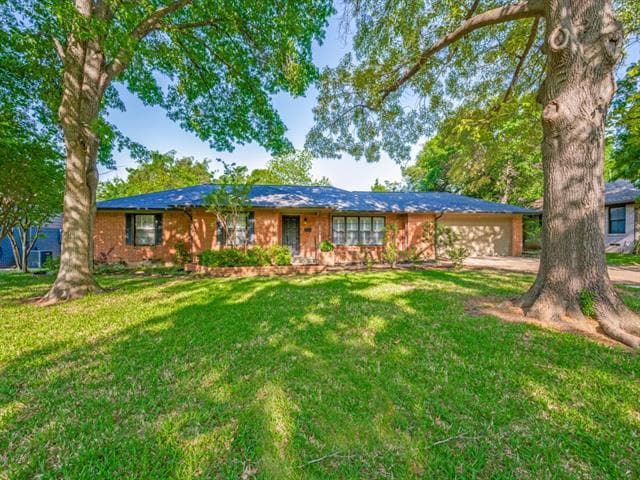 Building Photo - 10715 Royal Springs Dr