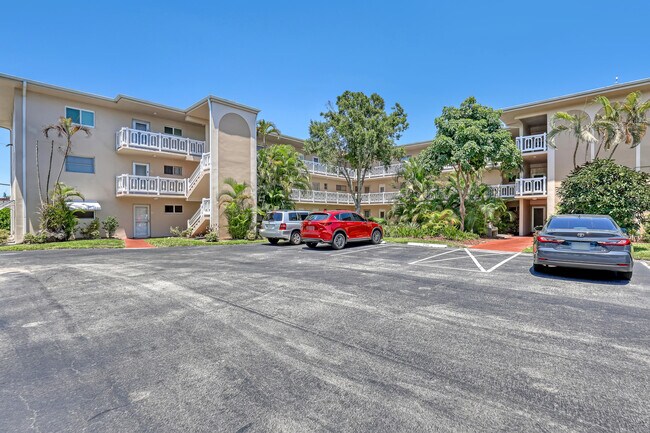 Building Photo - 2687 Garden Dr N