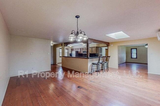 Building Photo - 501 Calle del la Angel