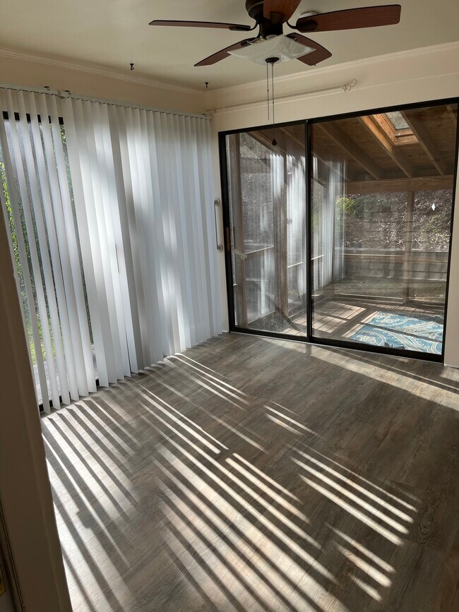 Solarium - 103 Birdwood Ct