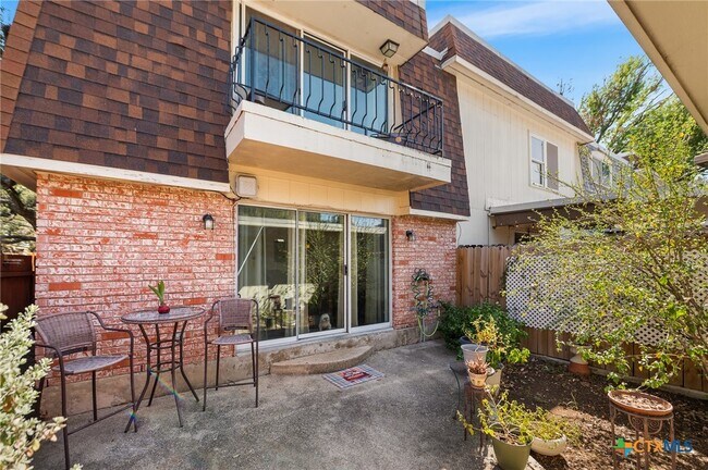 Building Photo - 619 Strings Dr