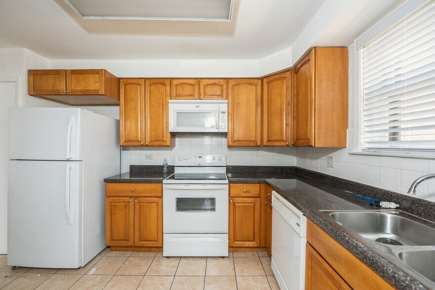 Building Photo - 8640 Skokie Blvd