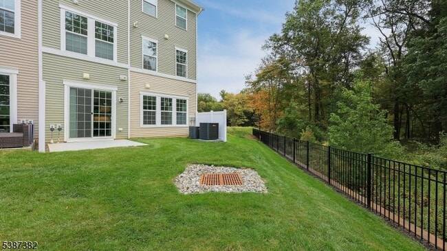 Building Photo - 113 Iris Ct