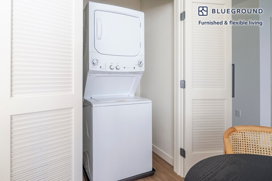 Building Photo - 100 Callan Ave