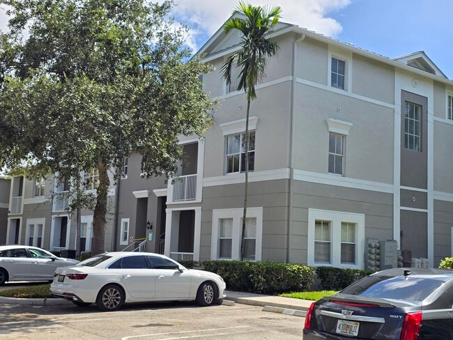 Building Photo - 1011 Shoma Dr
