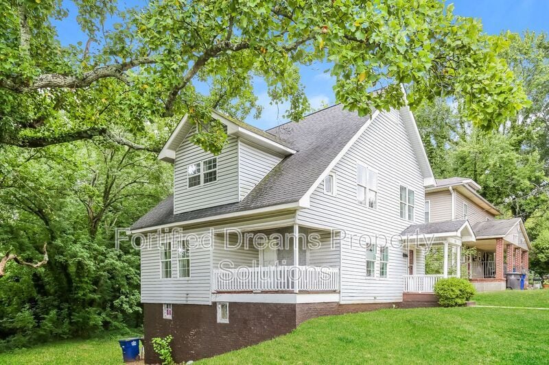 Building Photo - 2218 Greenway Ave NW