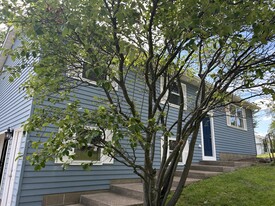 Building Photo - 4704 Oakland St