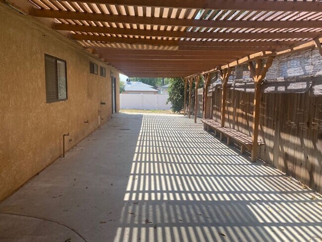 Building Photo - 1125 Chestnut Ave