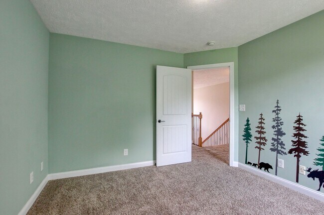 Building Photo - 716 Cavalier Dr