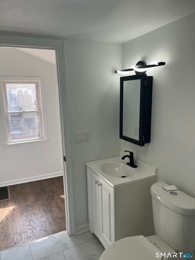 Building Photo - 52 Pearl St