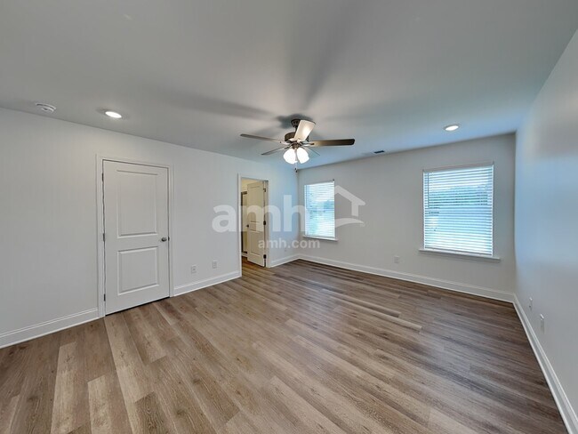 Building Photo - 1036 Highland Walk
