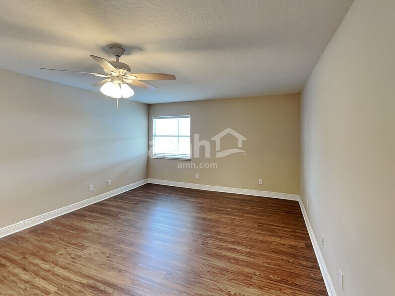 Building Photo - 11177 Creek Haven Dr