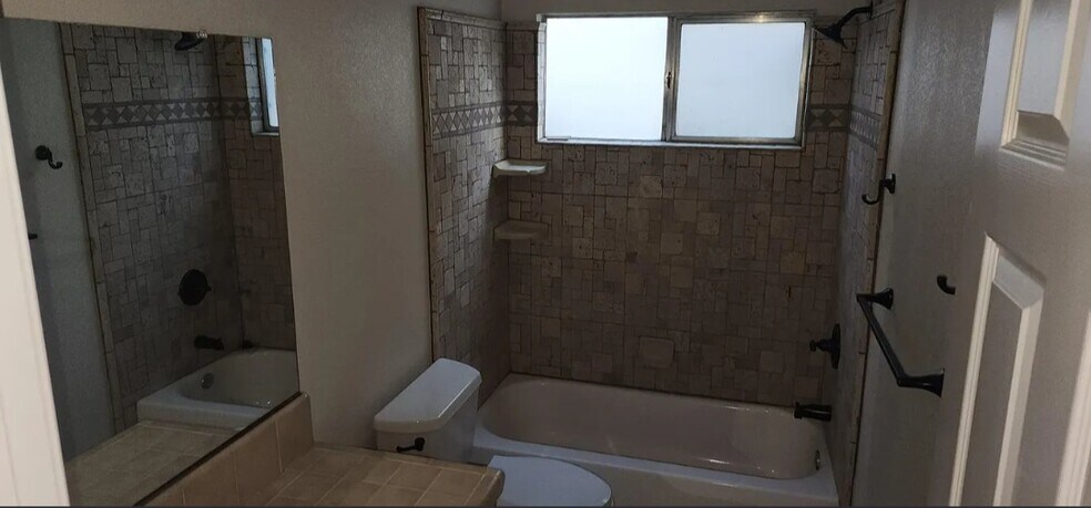 Building Photo - 2090 N Berkeley Ave