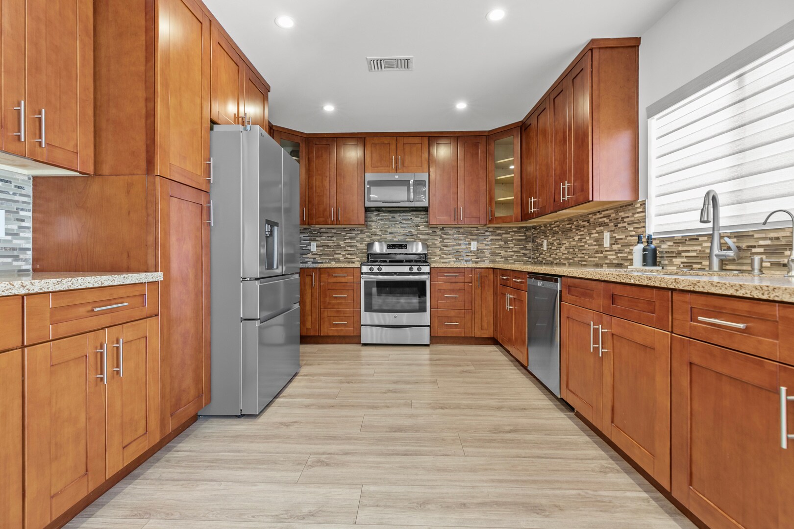 Building Photo - 7911 Fulton Ave