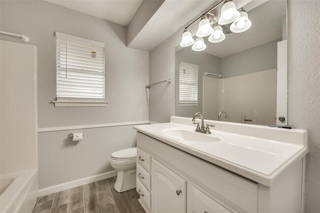 Building Photo - 1125 Shady Elm Ct