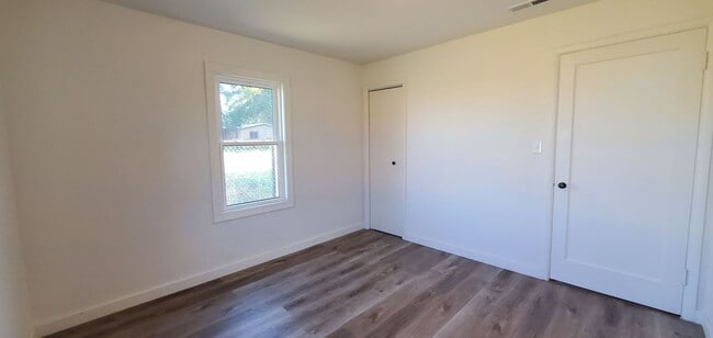 Building Photo - 2 bedroom 1 bath home in Lockwood!