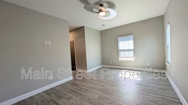Building Photo - 121 N C St