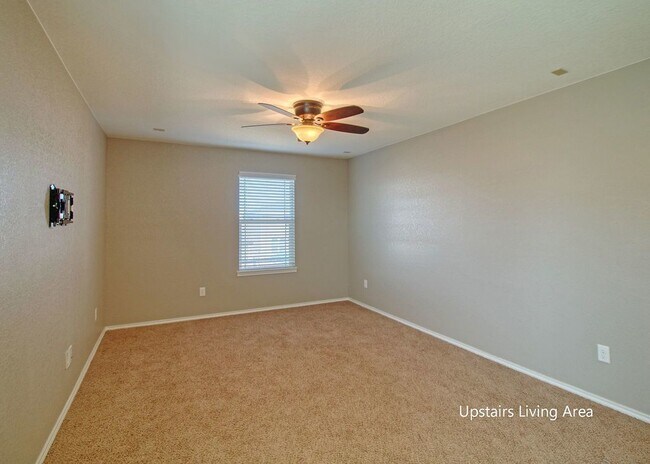 Building Photo - Large 4/3/2 Home in West Village at Creekside!
